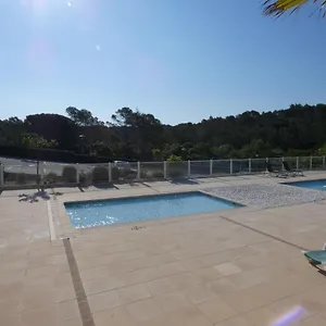 rsidence-les-pins-parasols-de-la-roque.fr-provencehotel.com/