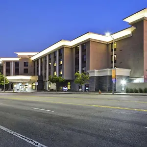Hampton & Angeles Airport Отель